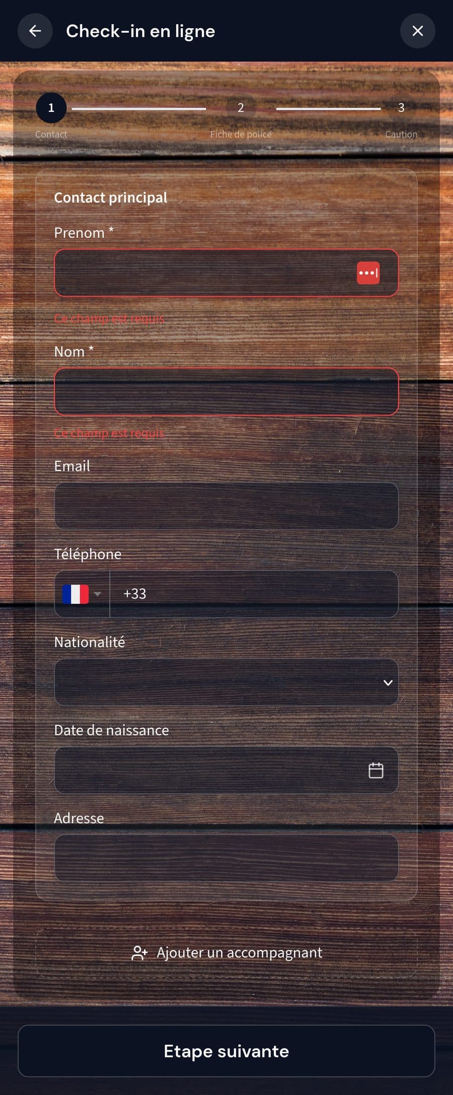 Étape « Fiche de police » du check-in en ligne Mr Sherlock : déclaration d’arrivée des voyageurs étrangers avec les champs d’identité.