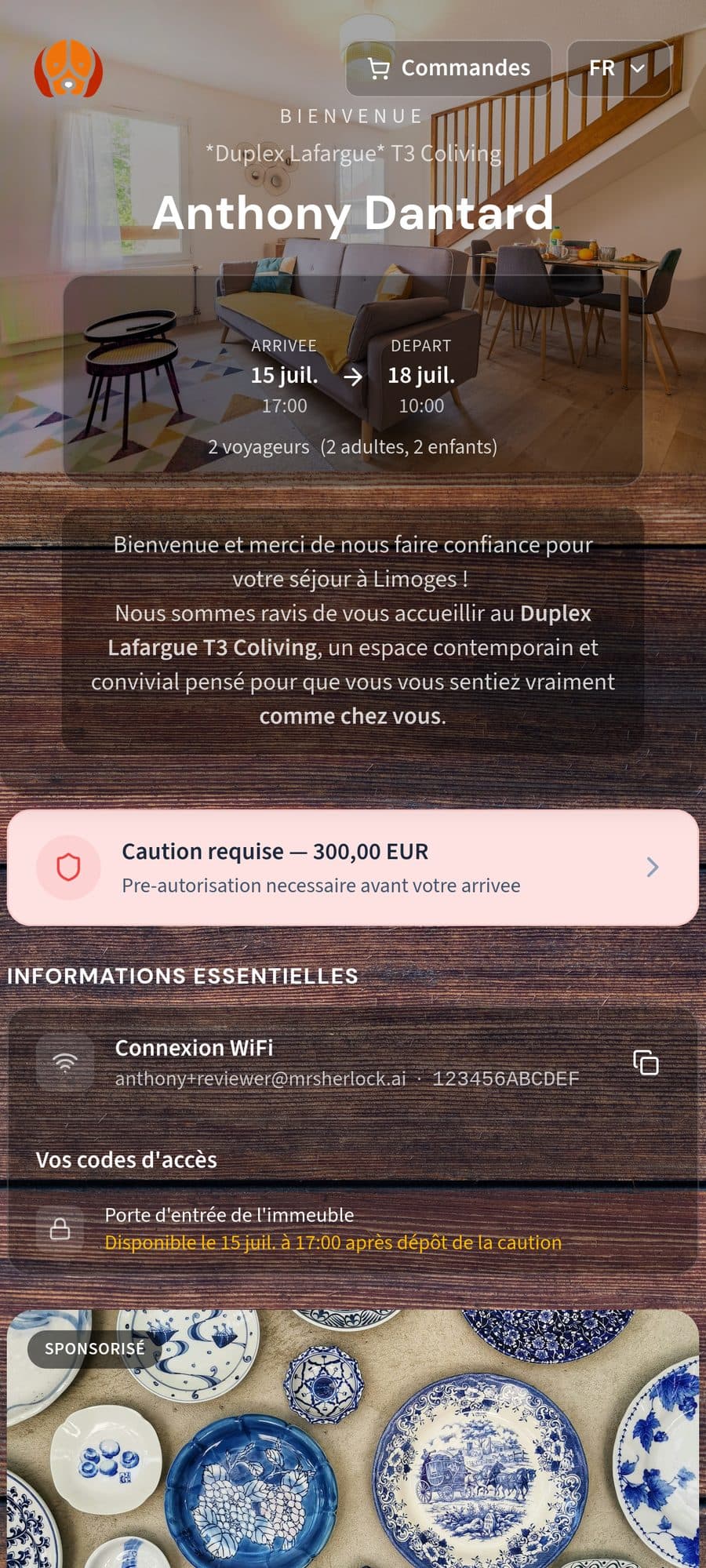 Guides du logement dans la Guest App Mr Sherlock : cartes illustrées pour la procédure de départ, les équipements, les transports et les règles.